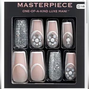 New KISS Masterpiece Lux Mani 30pc Gel Bejeweled Glam Set
